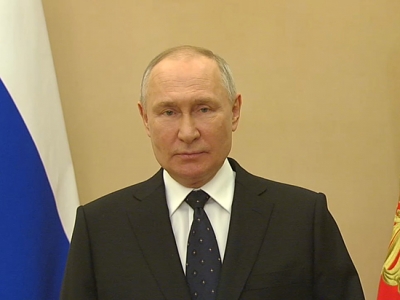 Владимир Путин поздравляет россиян с Днем защитника Отечества