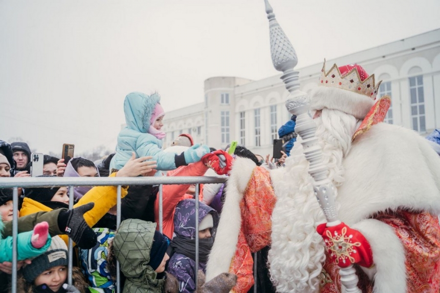 Поезд Деда Мороза в Оренбурге встретили более 3,5 тыс. человек