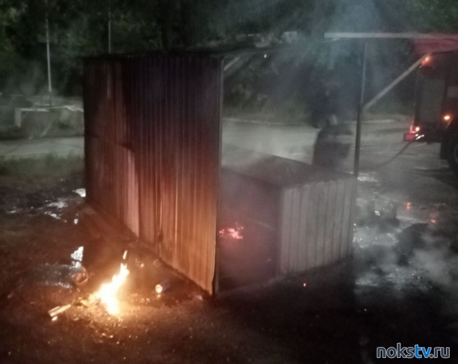 В Новотроицке загорелся торговый прилавок