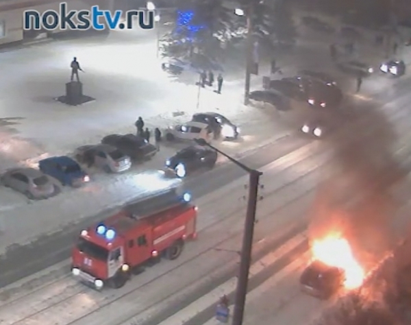 В Новотроицке Ford сгорел за 15 минут