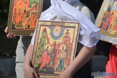 В Екатеринбурге верующие вышли на крестный ход вопреки запрету властей