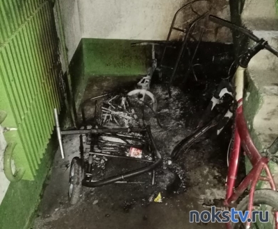 В Новотроицке на ул. Железнодорожная в подъезде совершили поджог