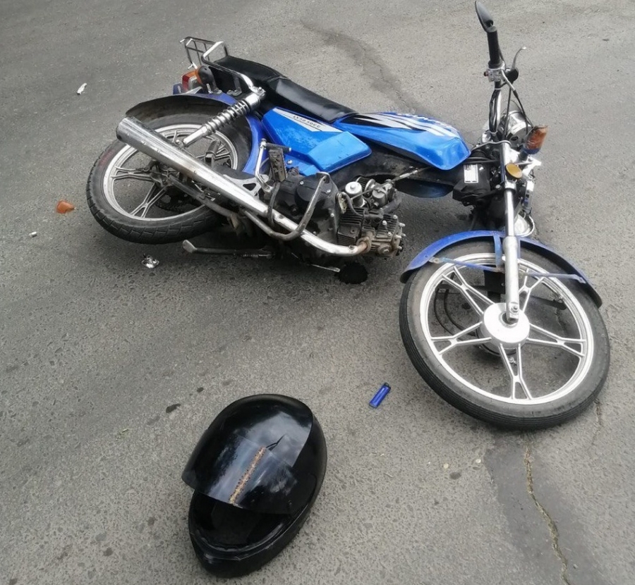 В Орске подросток на скутере попал под колеса иномарки