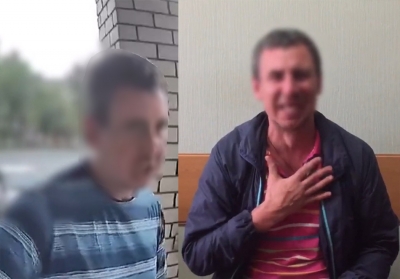 Требовал деньги, а потом плакал: камера засняла нападение мужчины на женщину(Видео)