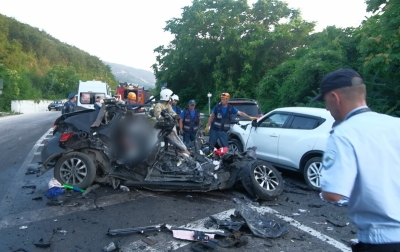 В аварии с КамАЗом и легковушкой погибли пять человек (Видео)