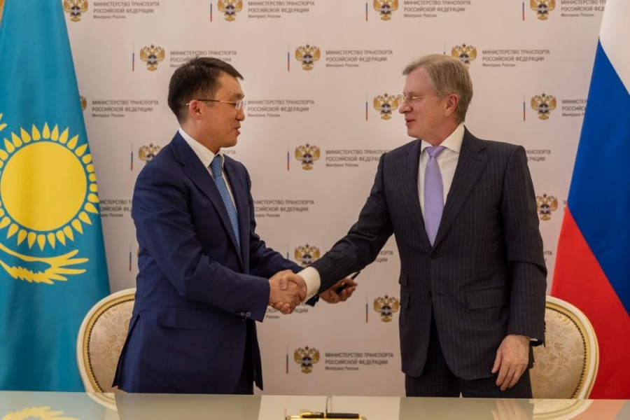Россия и Казахстан подписали дорожные карты по развитию инфраструктуры на границе