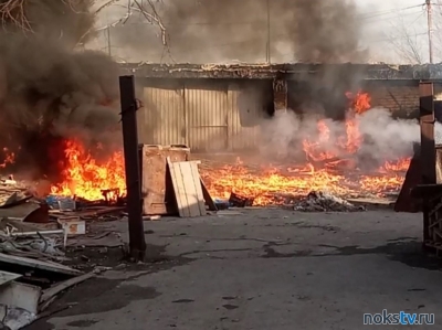 В Новотроицке на территории городского рынка произошел пожар