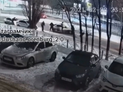 В Оренбурге водитель иномарки попытался скрыться во время задержания. Правоохранители открыли огонь (Видео)