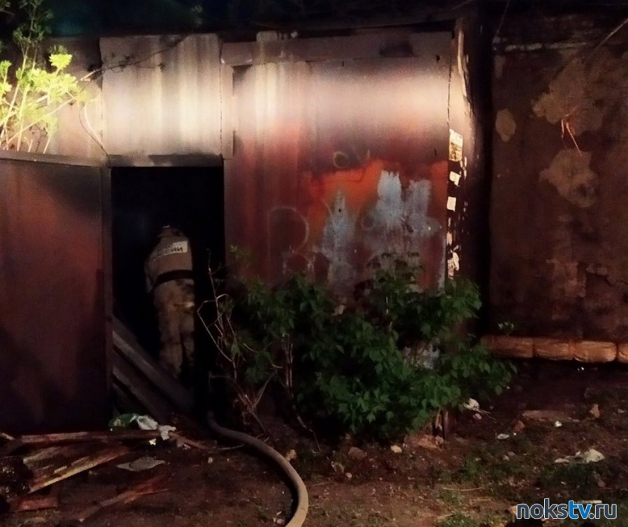 В Новотроицке неизвестные устроили ночной пожар