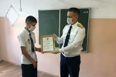 Школьник из Оренбуржья получил награду от главы СК за спасение ребенка