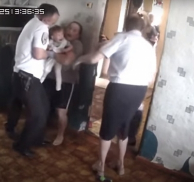 Чиновников накажут за незаконное изъятие детей в Домбаровском районе