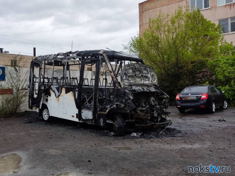 Утром в Новотроицке загорелась пассажирская ГАЗель