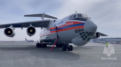 Спецборт МЧС России доставил 3 километра водоналивных дамб в Оренбургскую область