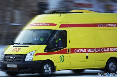Жительница Новотроицка рухнула с подъездного козырька