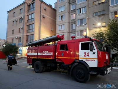 В Новотроицке в подъезде дома произошел пожар