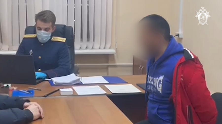 В Москве мигрант-насильник удерживал трех девушек у себя дома. Одна — сбросилась с балкона
