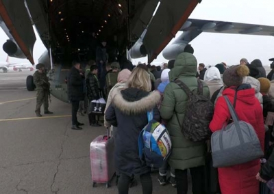 Самолеты Минобороны доставили россиян из Алма-Аты в Москву и Екатеринбург
