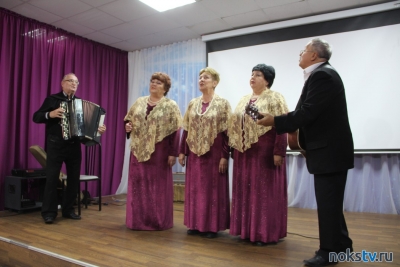В Новотроицке День пожилых людей отметили концертом