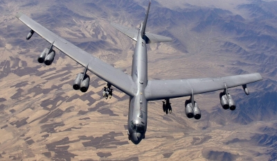Американский бомбардировщик B-52H совершил маневр над Балтийским морем