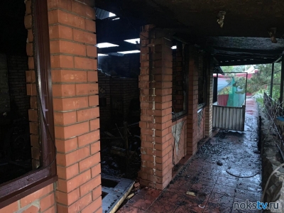 В Новотроицком поселке случился крупный пожар