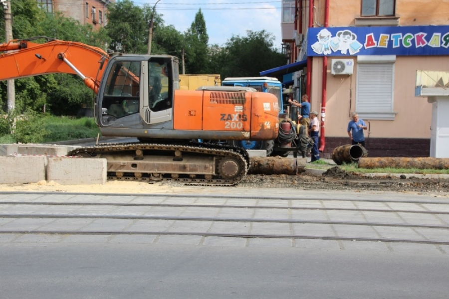 В Новотроицке продолжаются работы на замене магистральных водоводов
