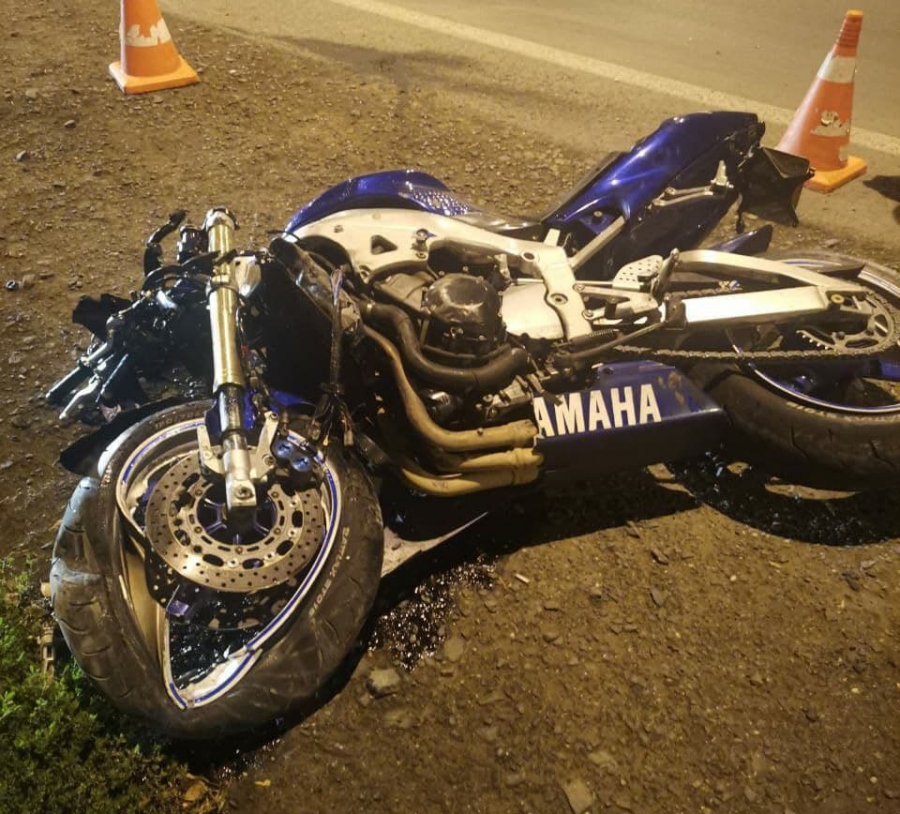 Мотоциклист совершил смертельный маневр на трассе (Фото)