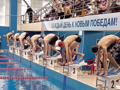 Новотроицкие спортсмены взяли 27 наград на региональном турнире по плаванию