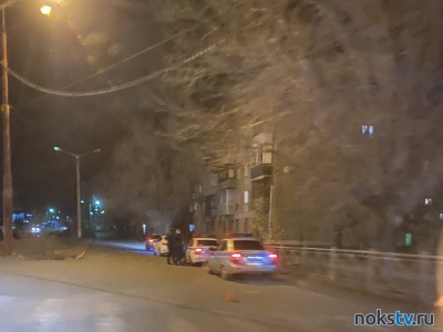 Две полицейские машины прибыли на ул. Комарова