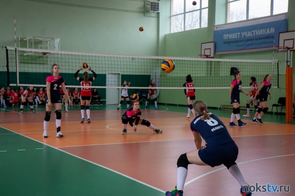 В Новотроицке проходит Международный турнир по волейболу среди девушек