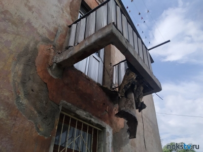 В Новотроицке рухнул балкон. Есть пострадавшие