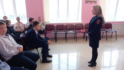 Полицейские Новотроицка во Всероссийский день правовой помощи детям провели беседы со школьниками