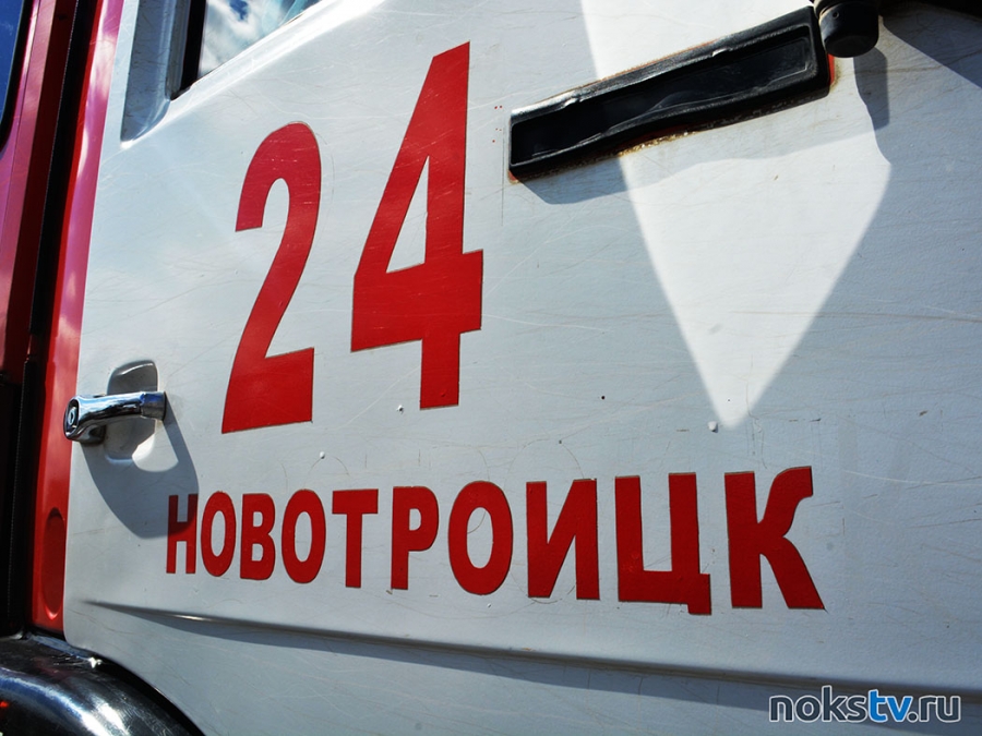 В Новотроицке на территории гаражного кооператива случился пожар
