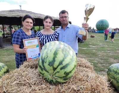 Фермеру из Соль-Илецка удалось вырастить самый большой арбуз в России