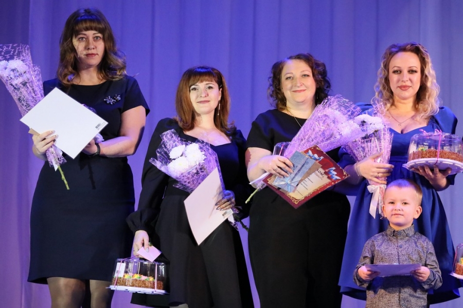 Работницы Уральской Стали приняли участие в городском конкурсе в честь Дня матери