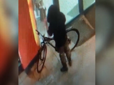 Полицейские объявили в федеральный розыск мужчину, укравшего велосипед у новотройчанина (Видео)