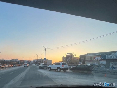 Четверг в Новотроицке начался с автомобильной аварии